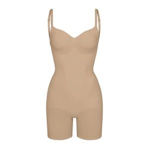SKIMS SEAMLESS SCULPT LOW BACK MID THIGH BODYSUIT